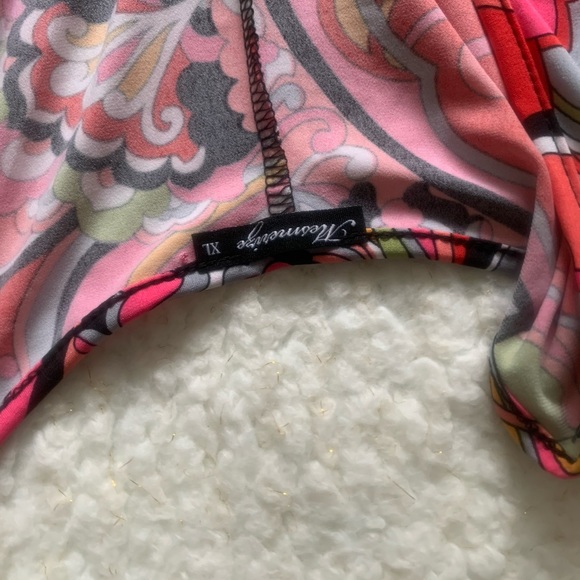 One piece dress - Picture 2 of 3